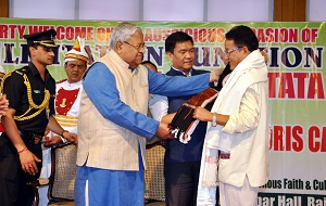 The Governor of Arunachal Pradesh Shri. P B  Acharya  facilitated  to Dr. Nabam Tata at Raj Bhavan on 2nd  May�2017